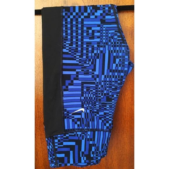 Nike Pants - Cropped Nike Dri Fit Leggings